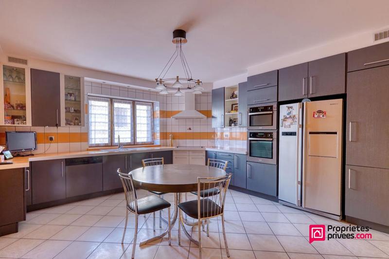 Maison - 274 m² - 8 pièces