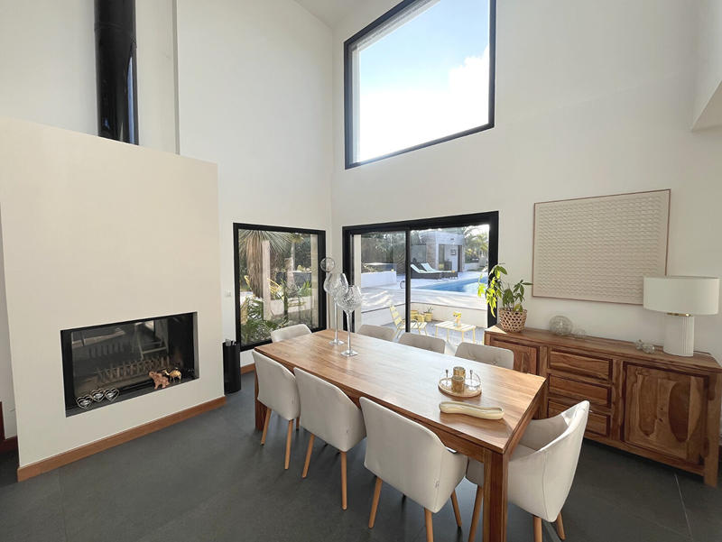 Maison - 214 m² - 8 pièces