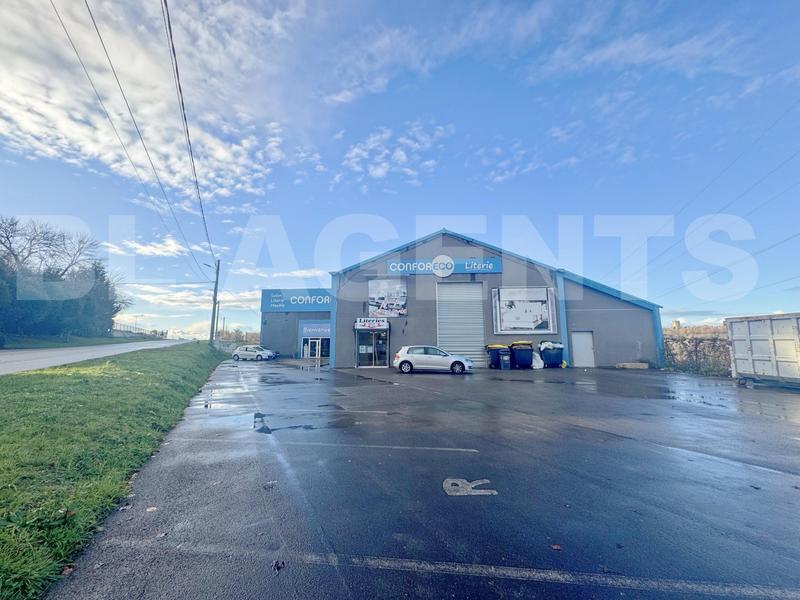 Magasins - 1 930 m²