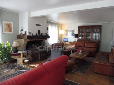 Maison - 212 m² - 9 pièces