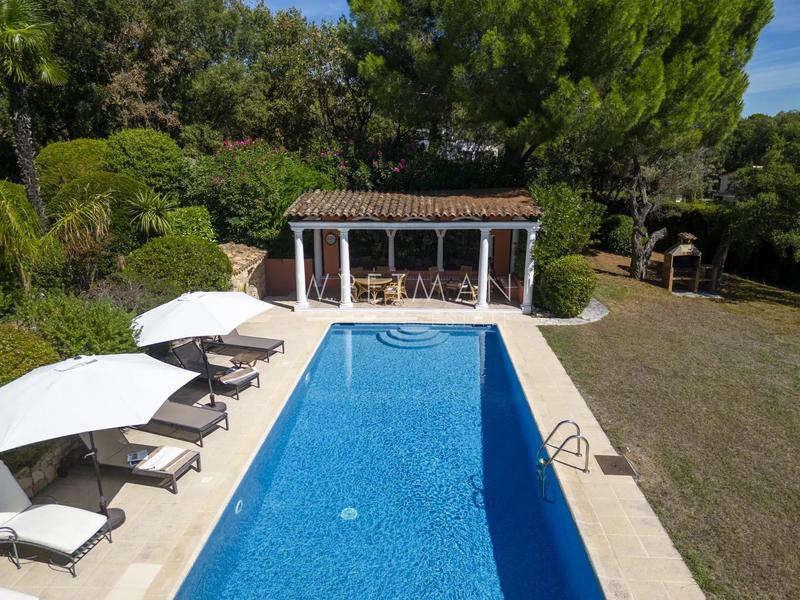 Maison - 237 m² - 8 pièces