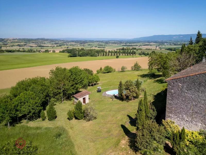 Corps de ferme - 700 m² - 17 pièces
