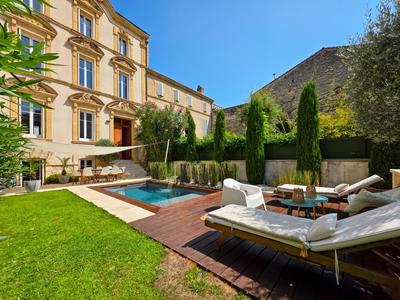 Maison - 235 m² - 9 pièces