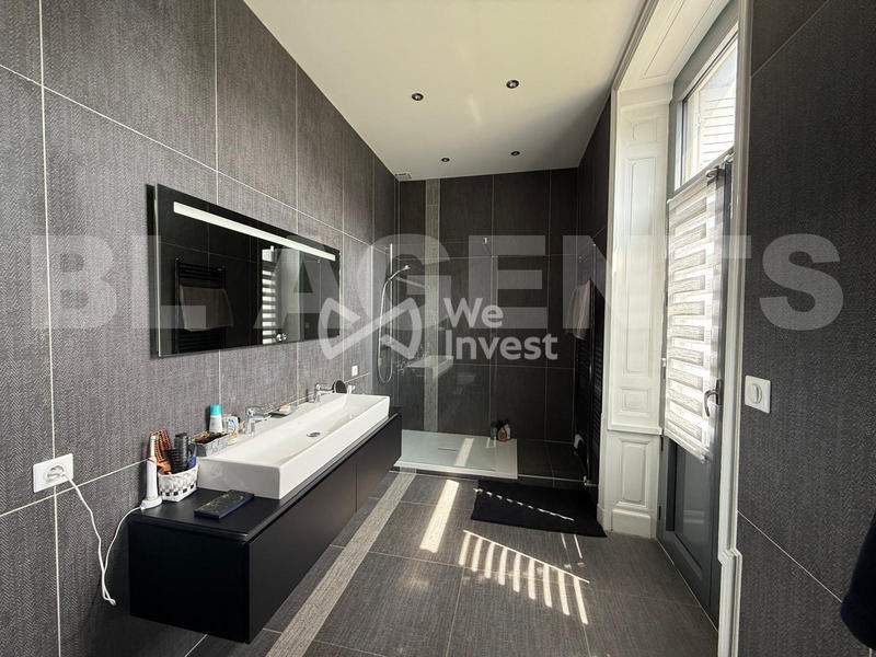 Maison - 390 m² - 5 pièces