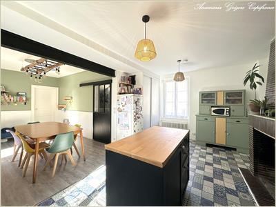 Maison - 244 m² - 11 pièces