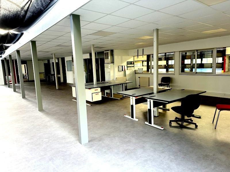 Entrepôt - 3 985 m² - 10 pièces