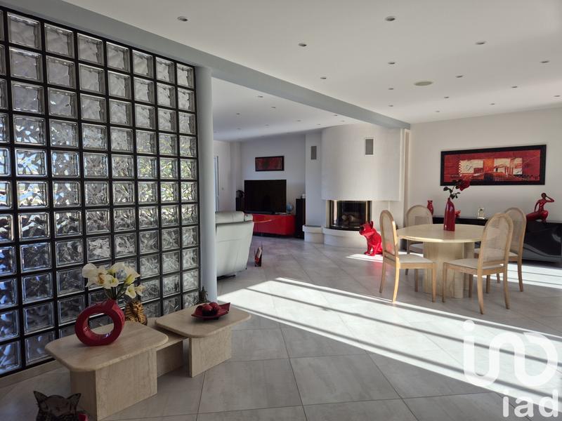 Maison - 300 m² - 8 pièces