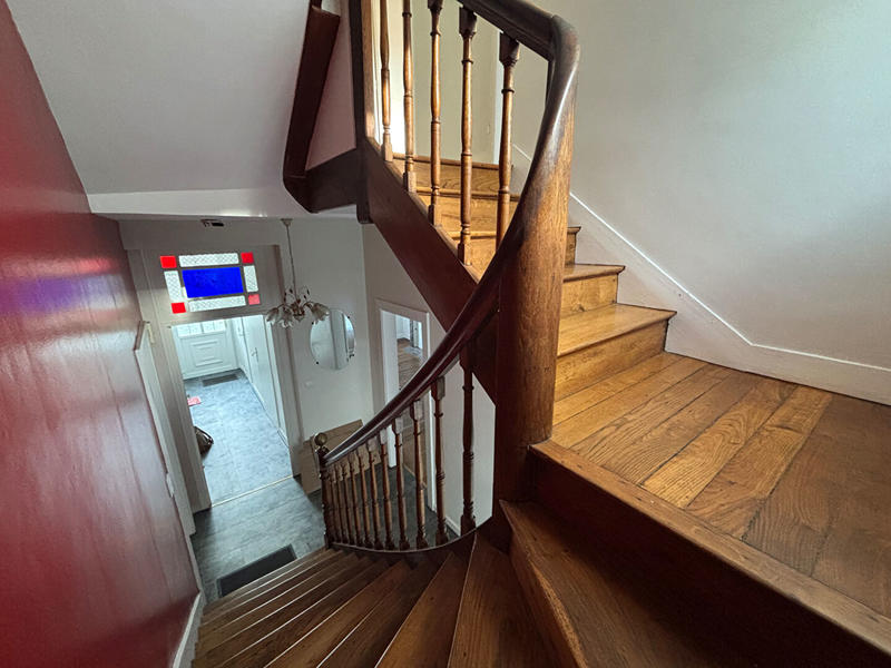 Maison - 180 m² - 9 pièces