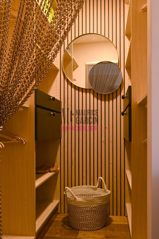 Maison - 200 m² - 8 pièces