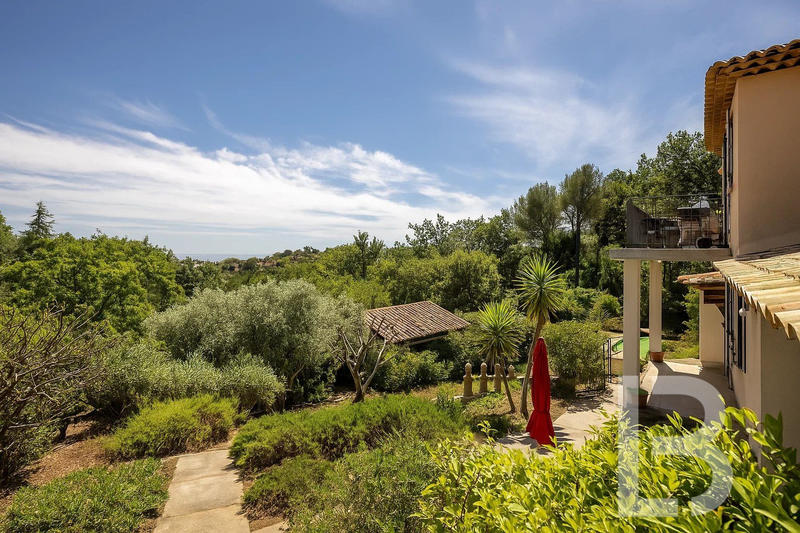 Maison - 312 m² - 7 pièces