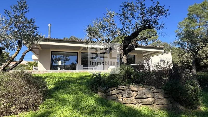 Villa - 258 m² - 8 pièces