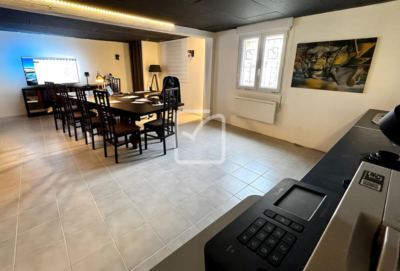 Maison - 281 m² - 9 pièces