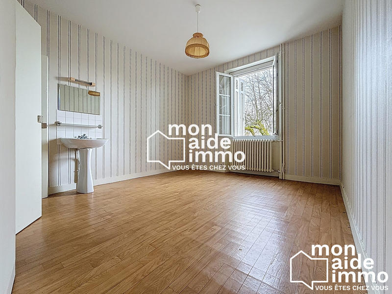 Maison - 240 m² - 9 pièces