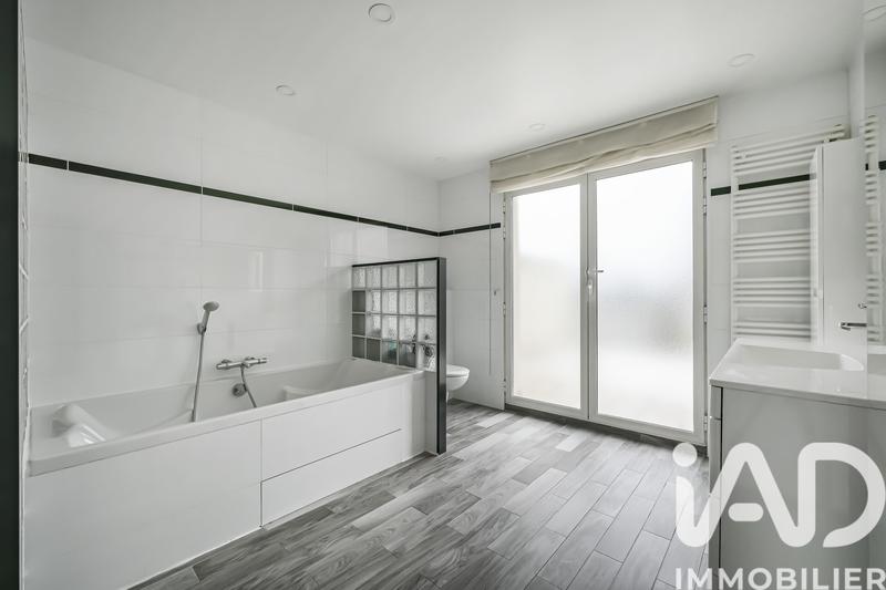 Maison - 273 m² - 8 pièces