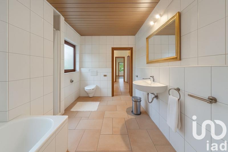 Maison - 245 m² - 10 pièces