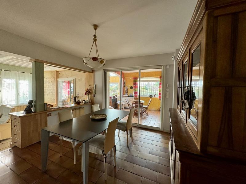 Maison - 215 m² - 8 pièces