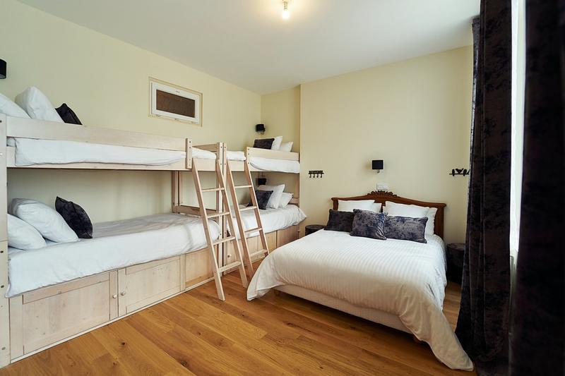 Maison - 342 m² - 8 pièces