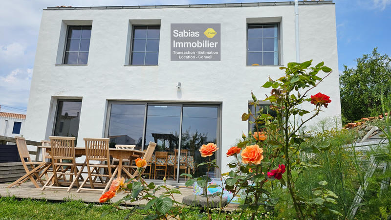 Maison - 198 m² - 11 pièces