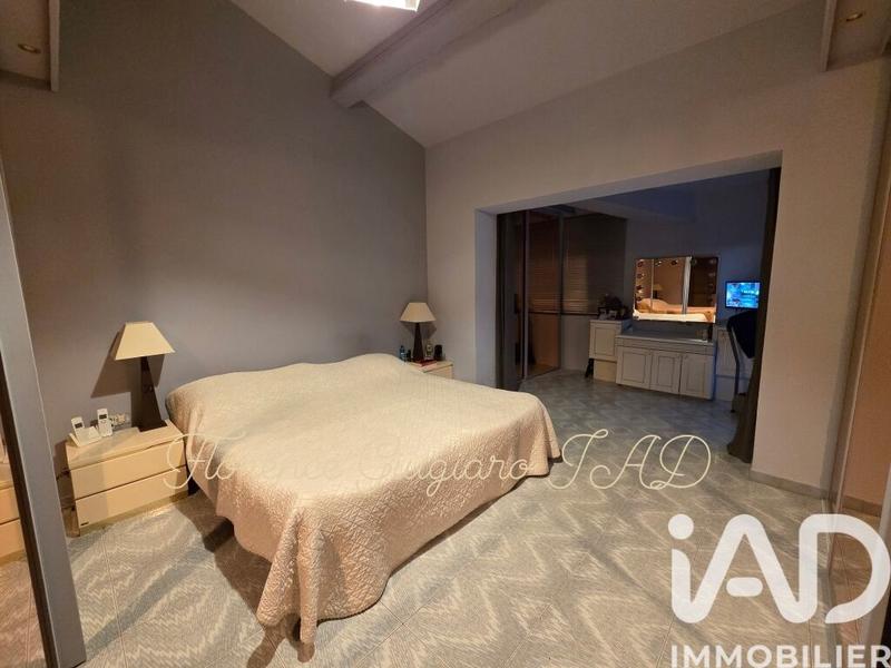 Maison - 365 m² - 6 pièces