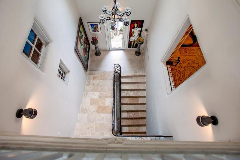 Maison - 446 m² - 12 pièces