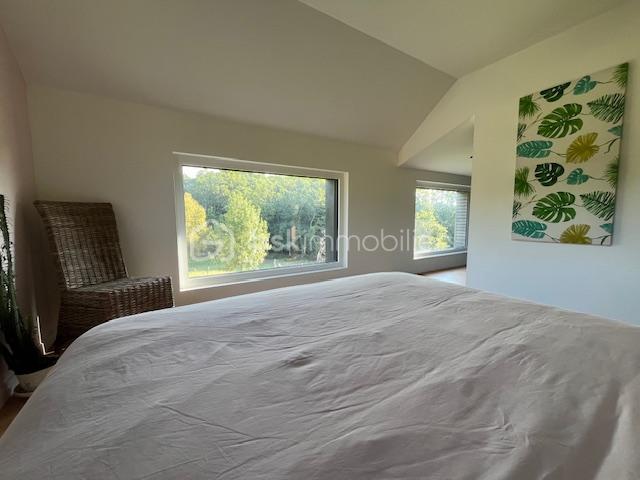 Maison - 202 m² - 9 pièces