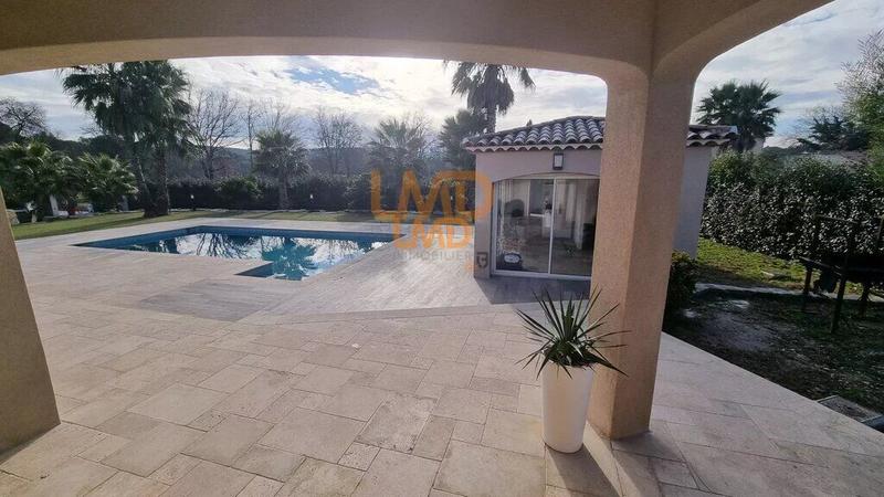 Propriété - 250 m² - 7 pièces