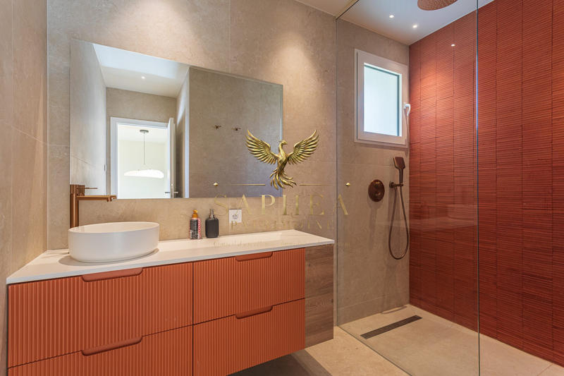 Maison - 218 m² - 9 pièces