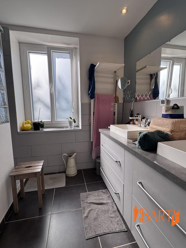 Maison traditionnelle - 194 m² - 8 pièces