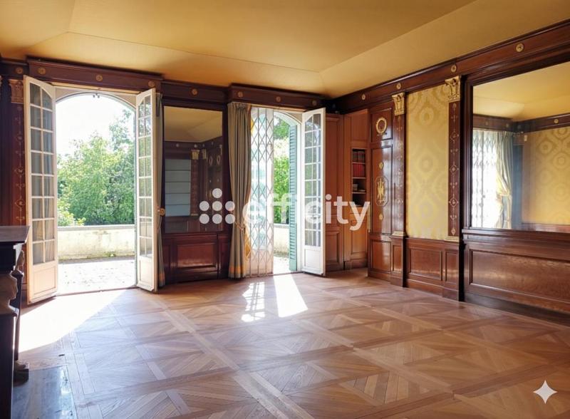 Propriété - 190 m² - 6 pièces