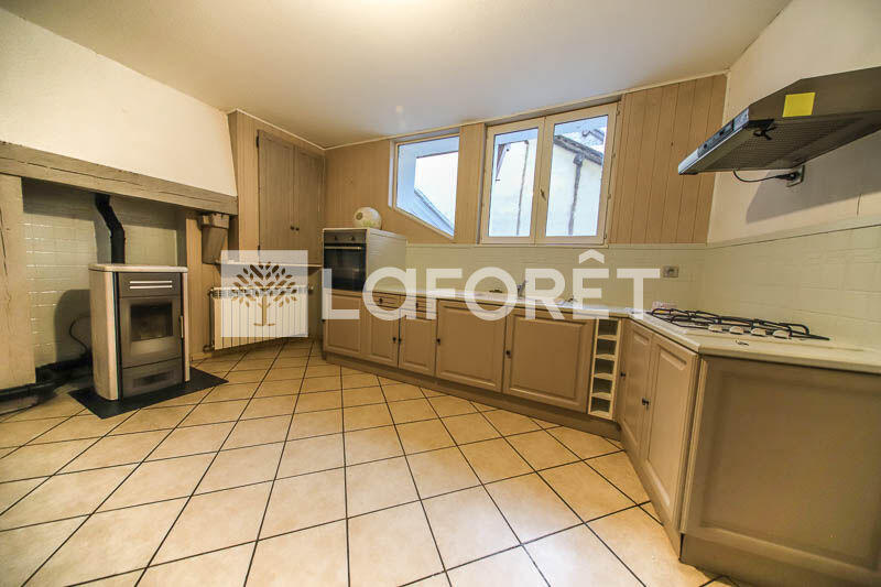 Maison - 256 m² - 5 pièces