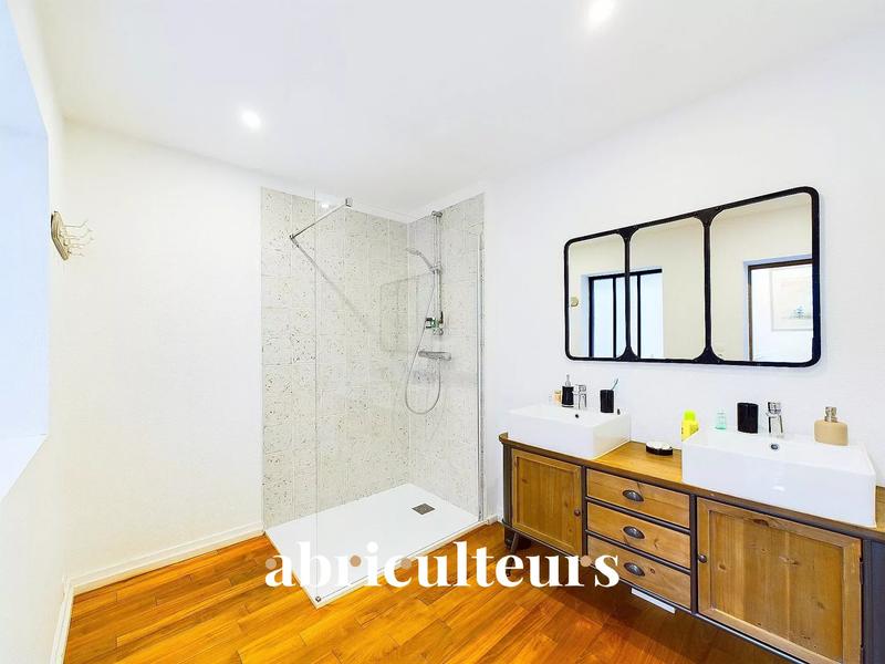 Maison - 220 m² - 7 pièces