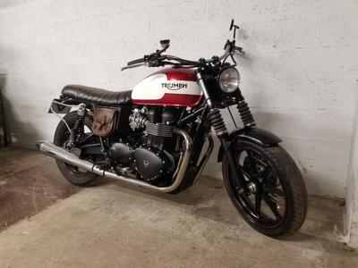 Triumph Bonneville 900 bobber triumph rouge 0900 439