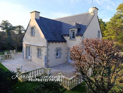 Maison - 220 m² - 6 pièces