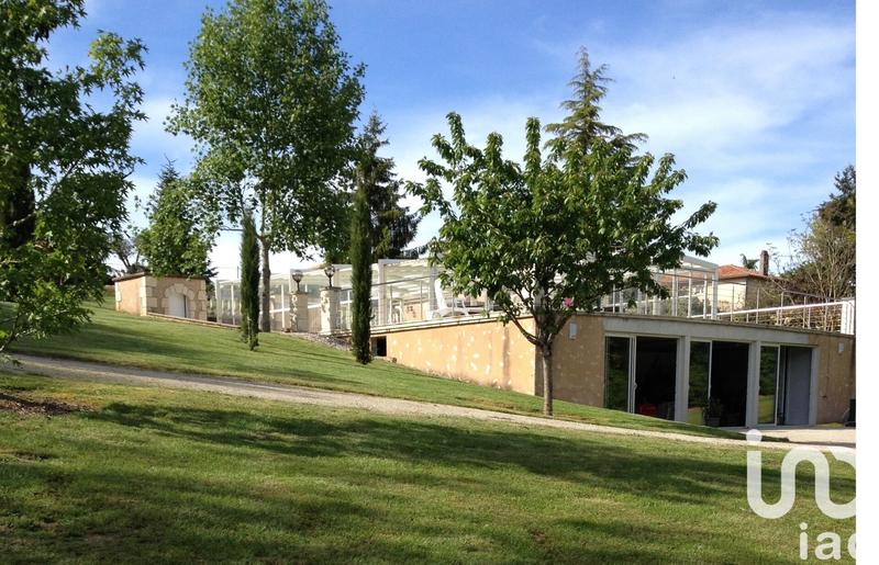 Maison - 284 m² - 10 pièces