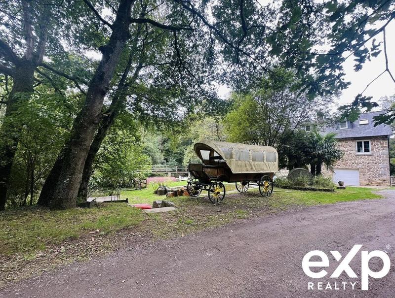 Maison - 310 m² - 8 pièces