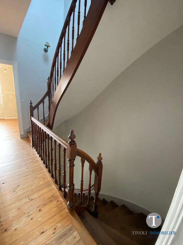 Maison ancienne - 210 m² - 8 pièces