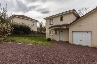 Maison - 93 m² - 5 pièces