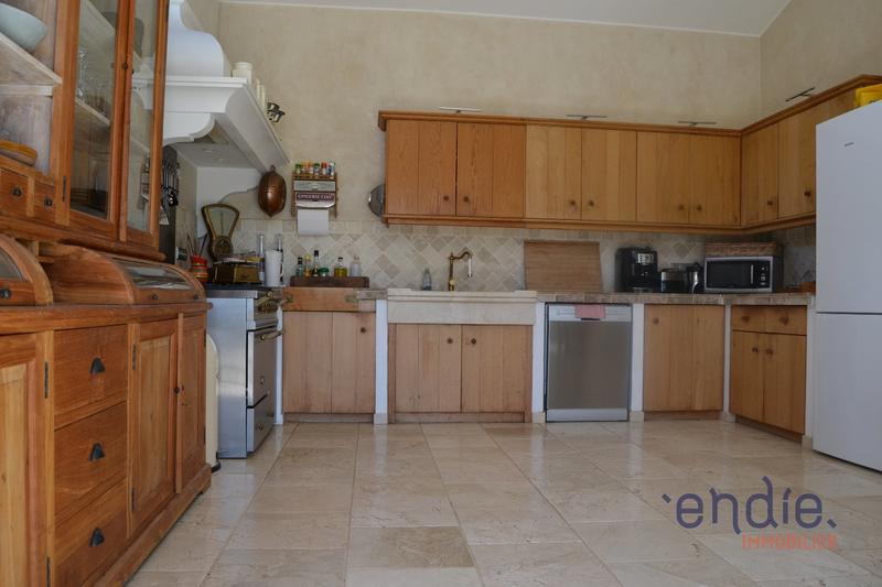 Maison - 250 m² - 8 pièces