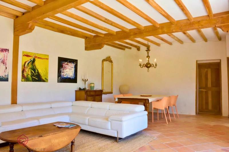 Propriété - 253 m² - 5 pièces