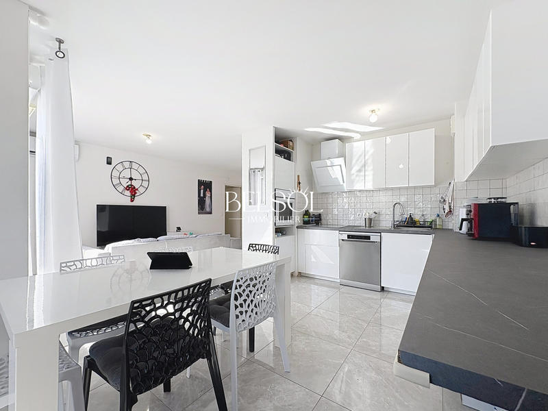 Appartement - 83 m² - 4 pièces