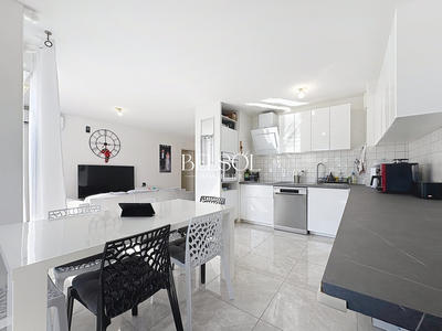 Appartement - 83 m² - 4 pièces