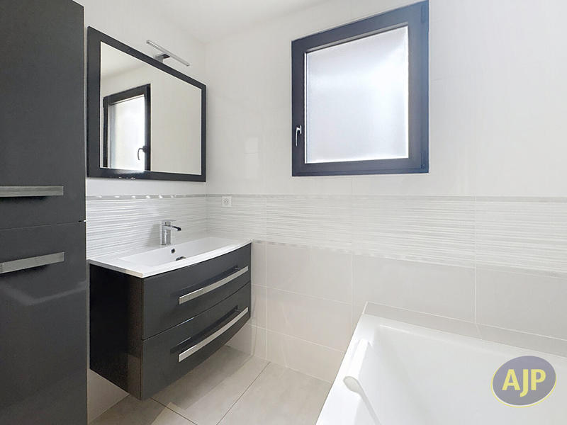 Maison - 137 m² - 6 pièces