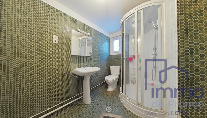 Maison - 222 m² - 8 pièces