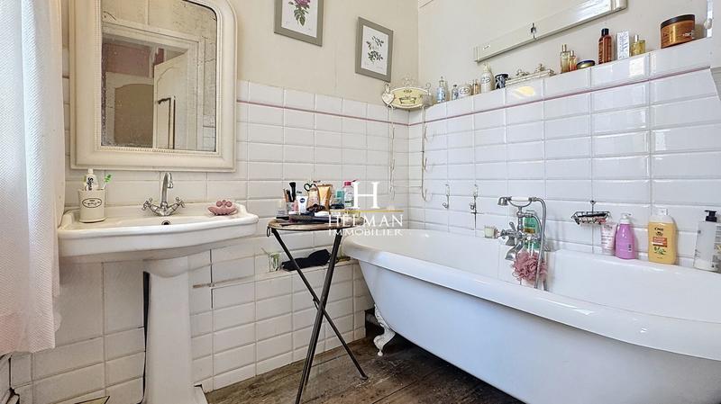 Maison - 240 m² - 8 pièces