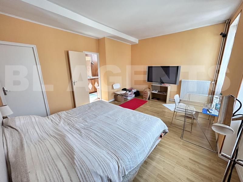 Maison - 210 m² - 8 pièces