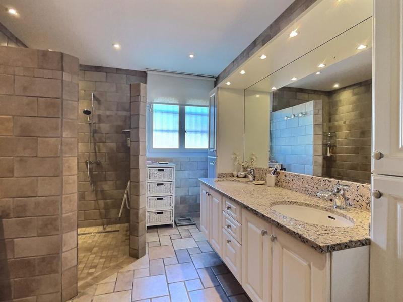 Villa - 140 m² - 5 pièces