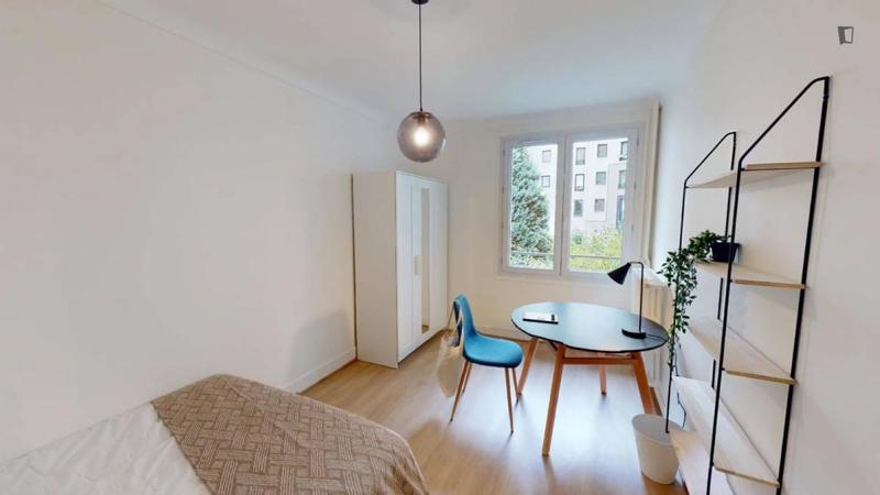 Chambre - 12 m² - 5 pièces