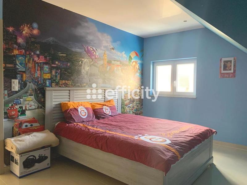 Maison - 175 m² - 6 pièces