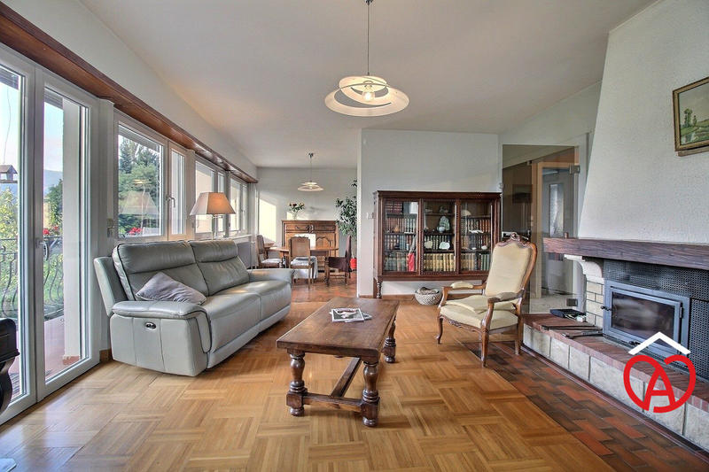 Maison - 216 m² - 8 pièces