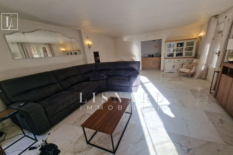 Maison - 235 m² - 8 pièces